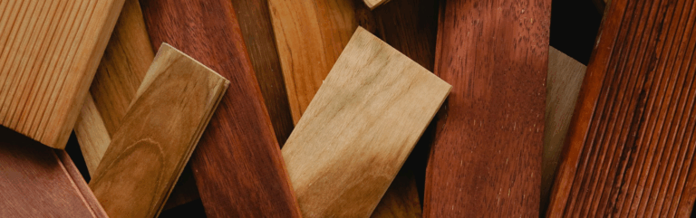 Listones de madera para instalación de suelos